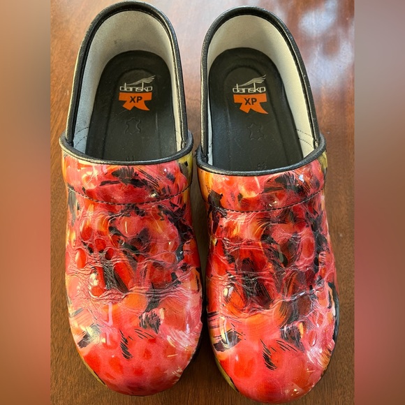 Dansko EU 41 (Women's 10-10.5) sunflower clogs - Picture 9 of 14